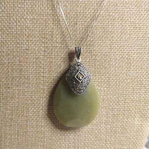 JADEITE  STERLING MARCASITE TEARDROP NECKLACE VINTAGE